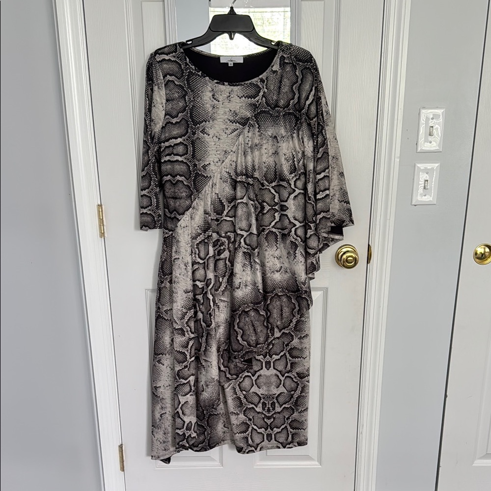 Elegant Black and Gray Snake Print Dress